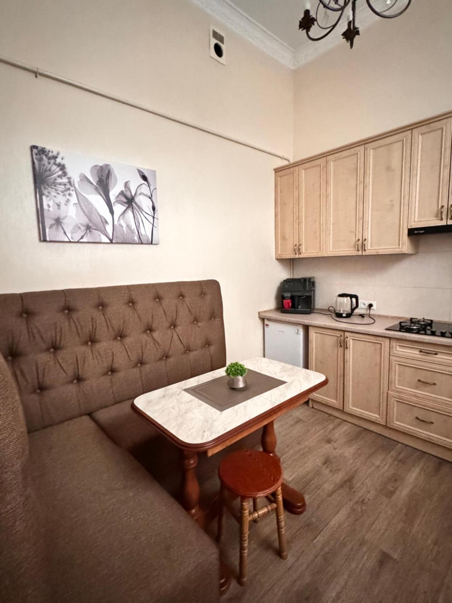 Apartamenty Kulisha 25 Lviv Exteriör bild
