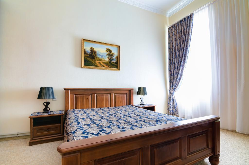 Apartamenty Kulisha 25 Lviv Exteriör bild